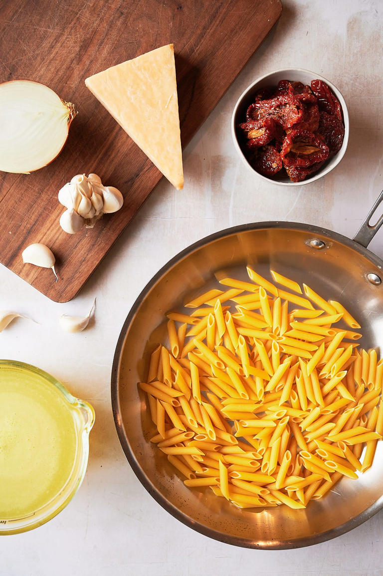 One Pan Sun-dried Tomato Pasta