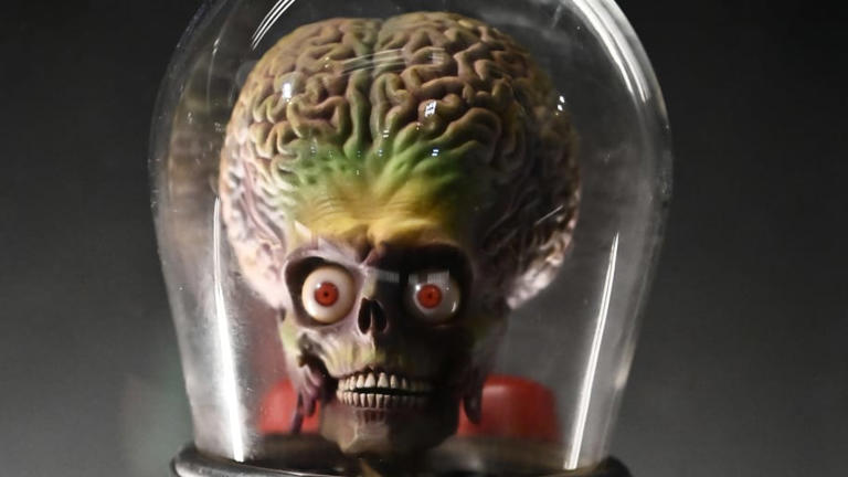 Mars Attacks! and the 5 best sci-fi space movies to watch right now