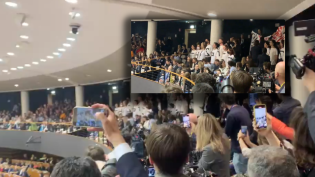 ταραχή στο ευρωπαϊκό κοινοβούλιο: εισέβαλαν διαδηλωτές και πέταξαν σαΐτες στην ψηφοφορία για το σύμφωνο μετανάστευσης