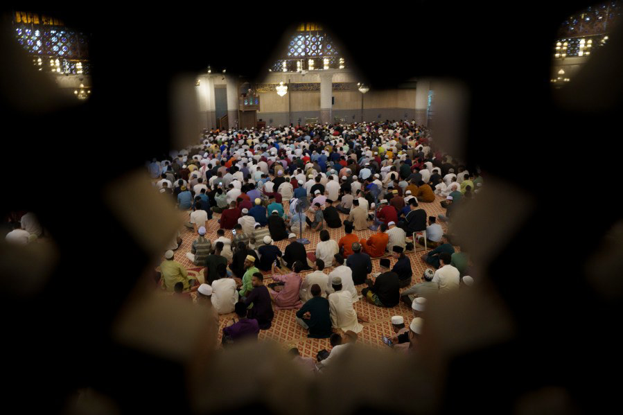 What is Eid alFitr, the Islamic holiday following Ramadan?