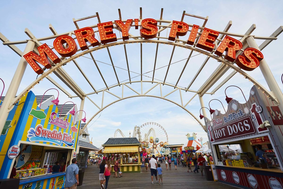 <p><strong>Where</strong>: Wildwood, New Jersey</p><p><strong>Season</strong>: March - October </p><p><strong>What's Free</strong>: Entry </p><p>The Garden State's contribution to this list, Morey's Piers & Beachfront Water Parks, consists of <em>three </em>separate piers, which collectively hold more than 100 rides and attractions — plus two water parks. While you need a ticket to enter the aquatic areas, the ride sections are pay-per-ride, so they're open to anyone visiting the Wildwood Boardwalk (which is 2.5 miles long and filled with all kinds of classic boardwalk goodness). Pro tip: Plan your visit on a Friday to enjoy the boardwalk's Friday Night Fireworks.</p><p><a class="body-btn-link" href="https://go.redirectingat.com?id=74968X1553576&url=https%3A%2F%2Fwww.tripadvisor.com%2FAttraction_Review-g46931-d673372-Reviews-Morey_s_Piers_and_Beachfront_Water_Parks-Wildwood_Cape_May_County_New_Jersey.html&sref=https%3A%2F%2Fwww.goodhousekeeping.com%2Flife%2Ftravel%2Fg60360295%2Ffree-amusement-parks-in-us%2F">Shop Now</a></p>