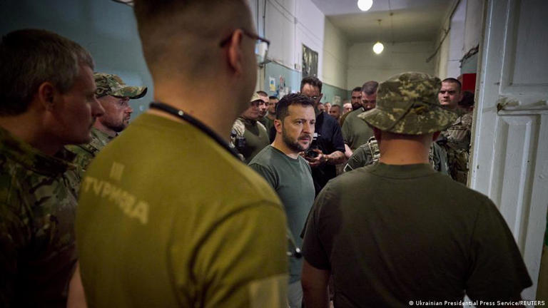 Volodymyr Zelenskyy visits soldiers near the front line