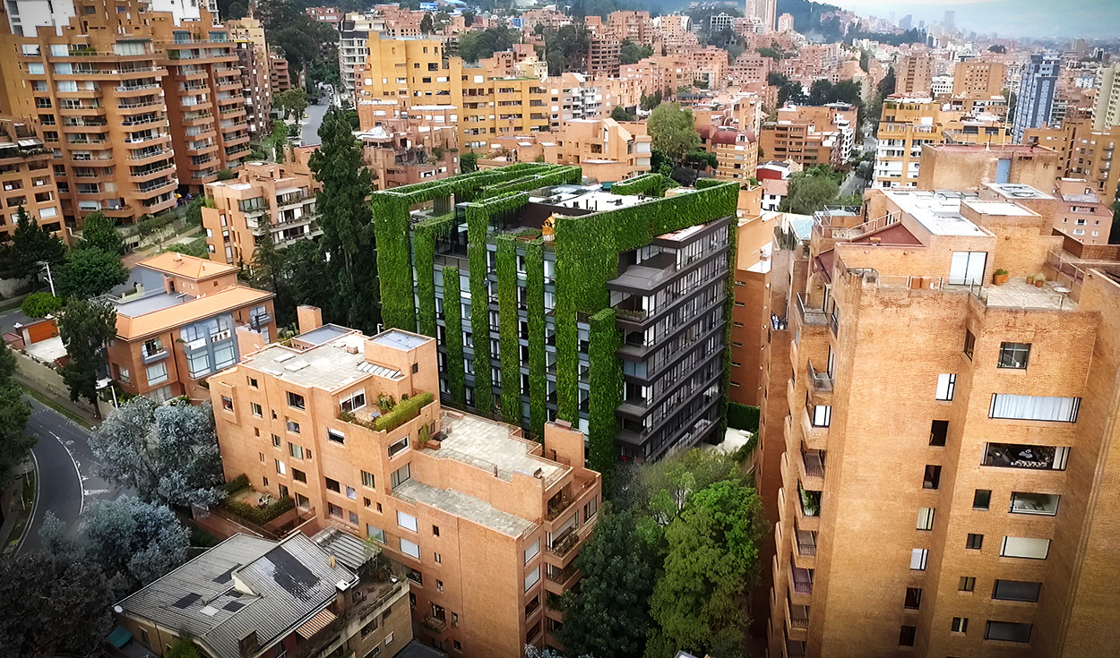 el increíble jardín vertical más grande del mundo está en sudamérica: tiene 115.000 plantas