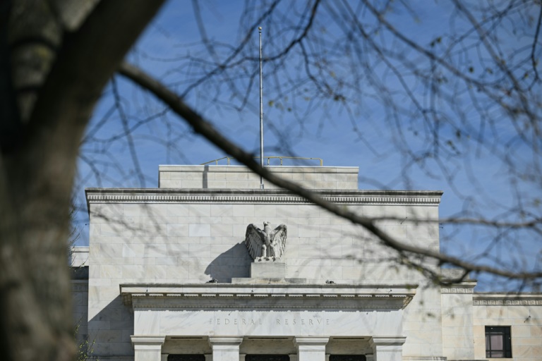 us fed officials raised inflation concerns, but still expected rate cuts in 2024: minutes