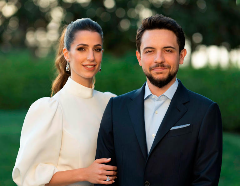 Royal Hashemite Court/picture-alliance/dpa/AP Portrait of Princess Rajwa and Crown Prince Hussein