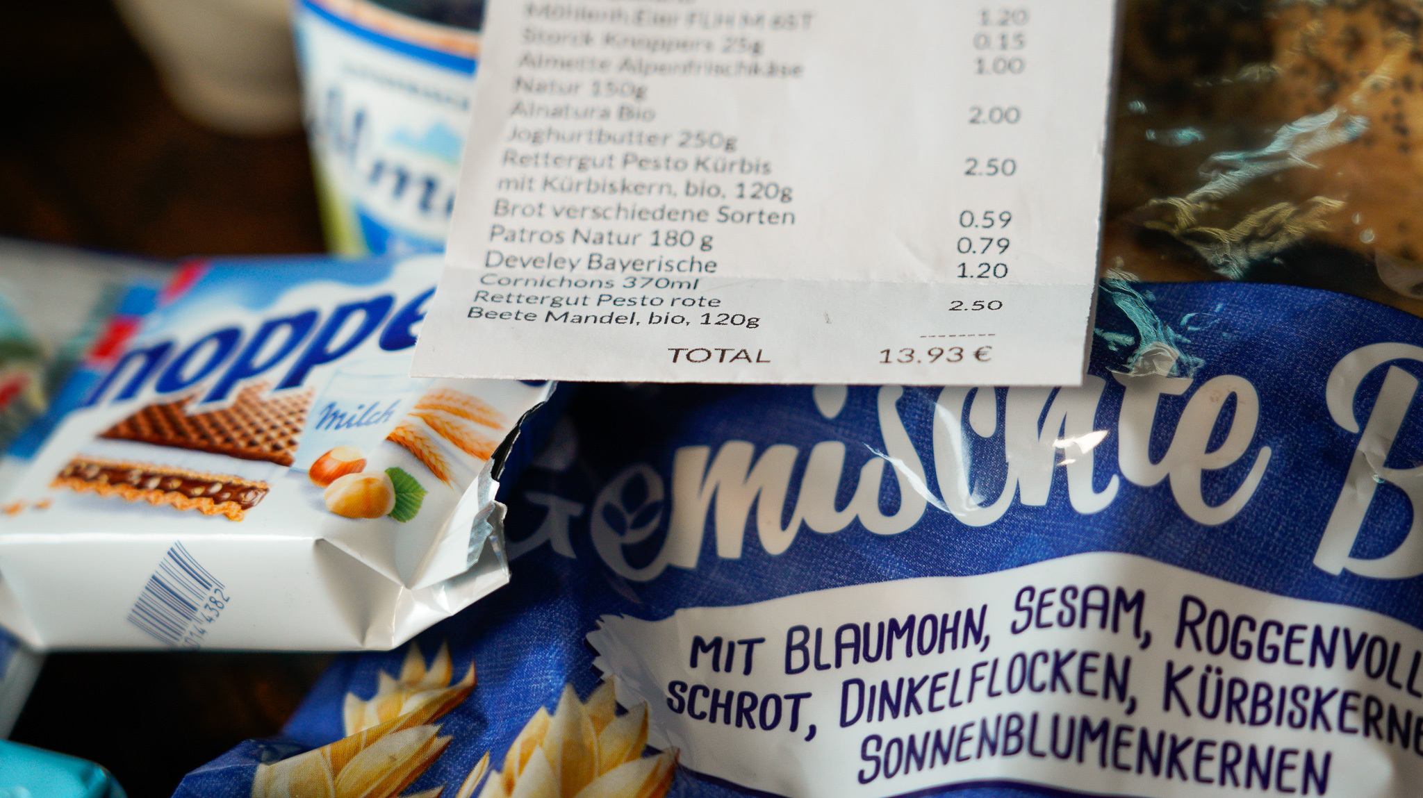 in diesem deutschen supermarkt könnt ihr frühstück, mittag und abendbrot für unter 15 euro einkaufen - und alles mit markenprodukten