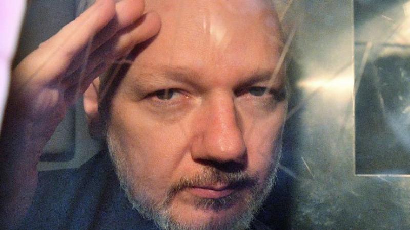 extradition d’assange : biden dit examiner la demande australienne d’abandon des poursuites