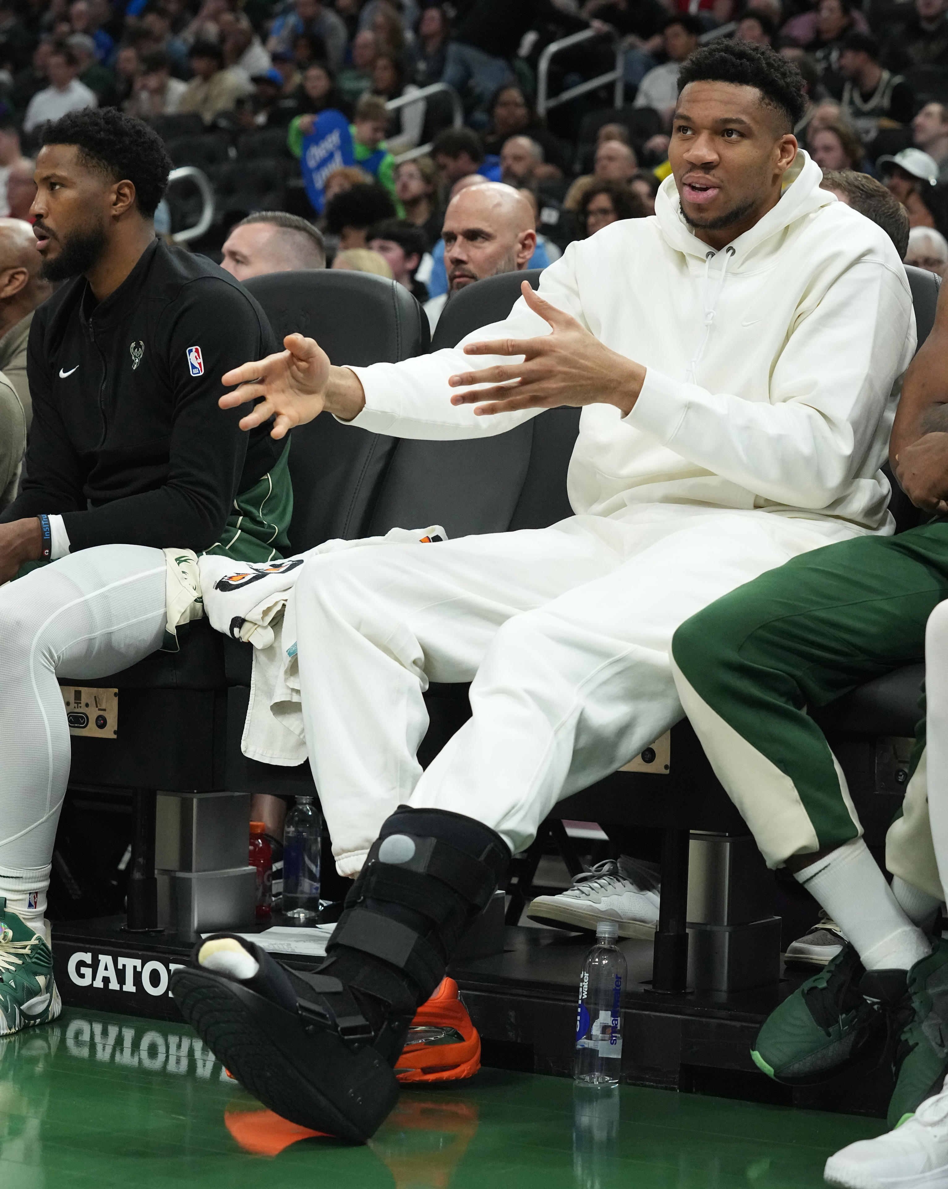 The Bucks Officially Updated Giannis Antetokounmpo's Injury Status For ...