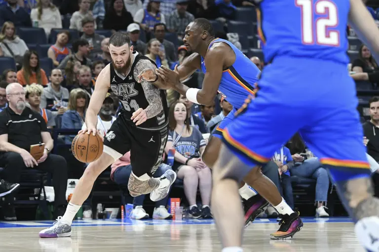 San Antonio Spurs vs Oklahoma City Thunder (Credits: AP News)
