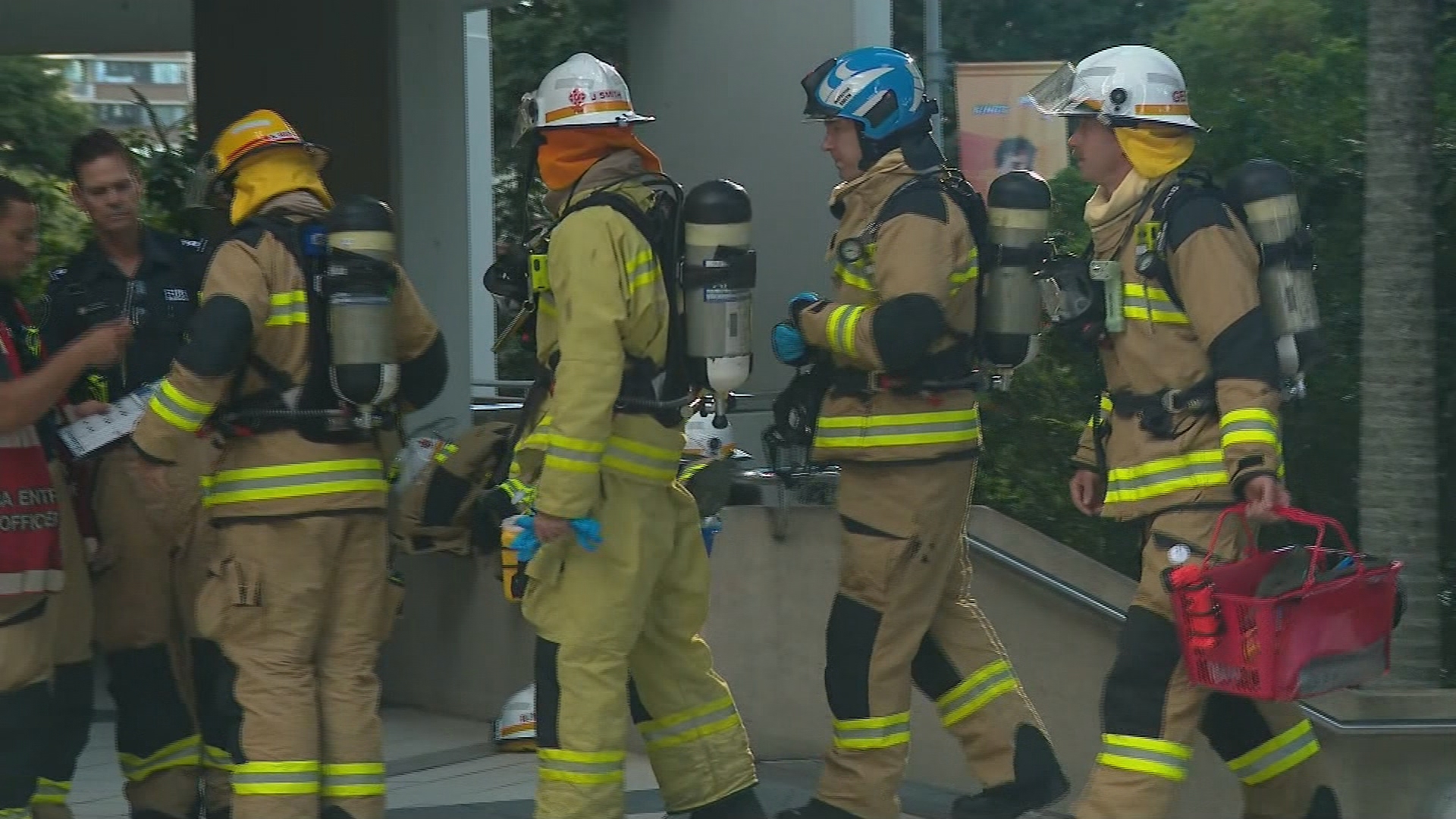 'chemical smell' forces hundreds of workers to evacuate brisbane cbd building