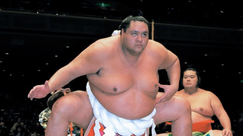 okouzlil svět na zahájení olympiády v naganu. zemřel legendární japonský zápasník sumó