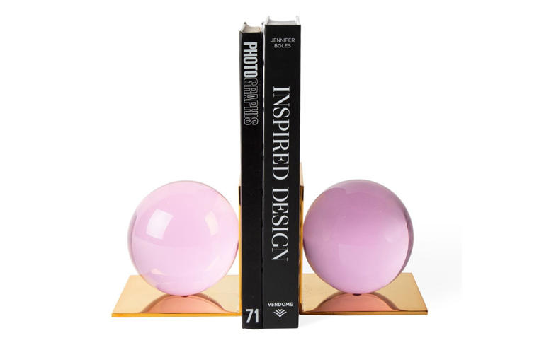 Best bookends for elegant shelves: cool designs for curated bookcases