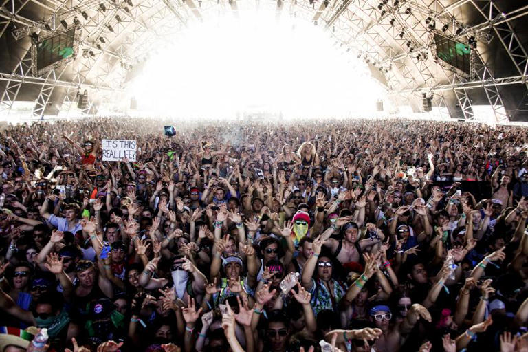 Unlike prior editions of the music and arts festival, which sold out within hours, tickets for the second weekend of Coachella are still available. A crowd watches Showtek, the brother DJ duo of Sjoerd and Wouter Janssen, perform on the Sahara Stage at Coachella in 2014. ((Jay L. Clendenin / Los Angeles Times))
