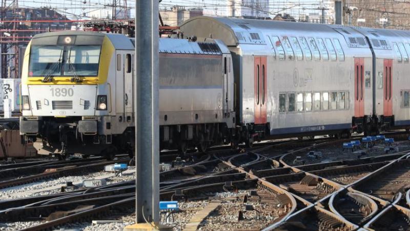 bruxelles : le trafic ferroviaire perturbé après un heurt de personne, des retards sur le réseau
