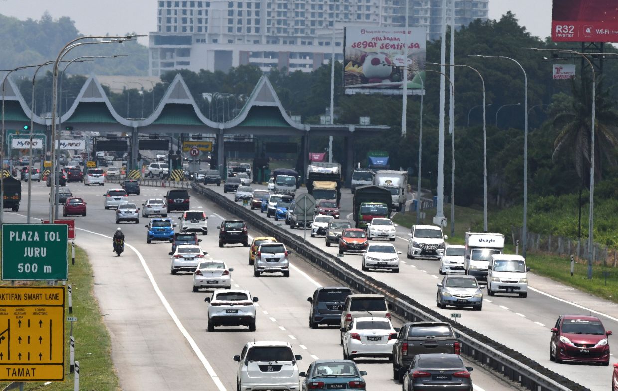 raya rush: traffic congestion along major highways on second day of aidilfitri