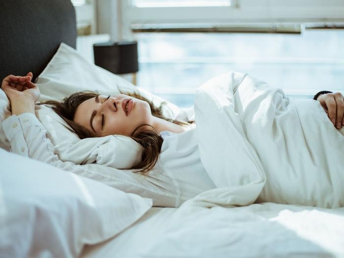 araştırmalar kadınlar daha uykusuz diyor! nedeni dudak uçuklatıyor