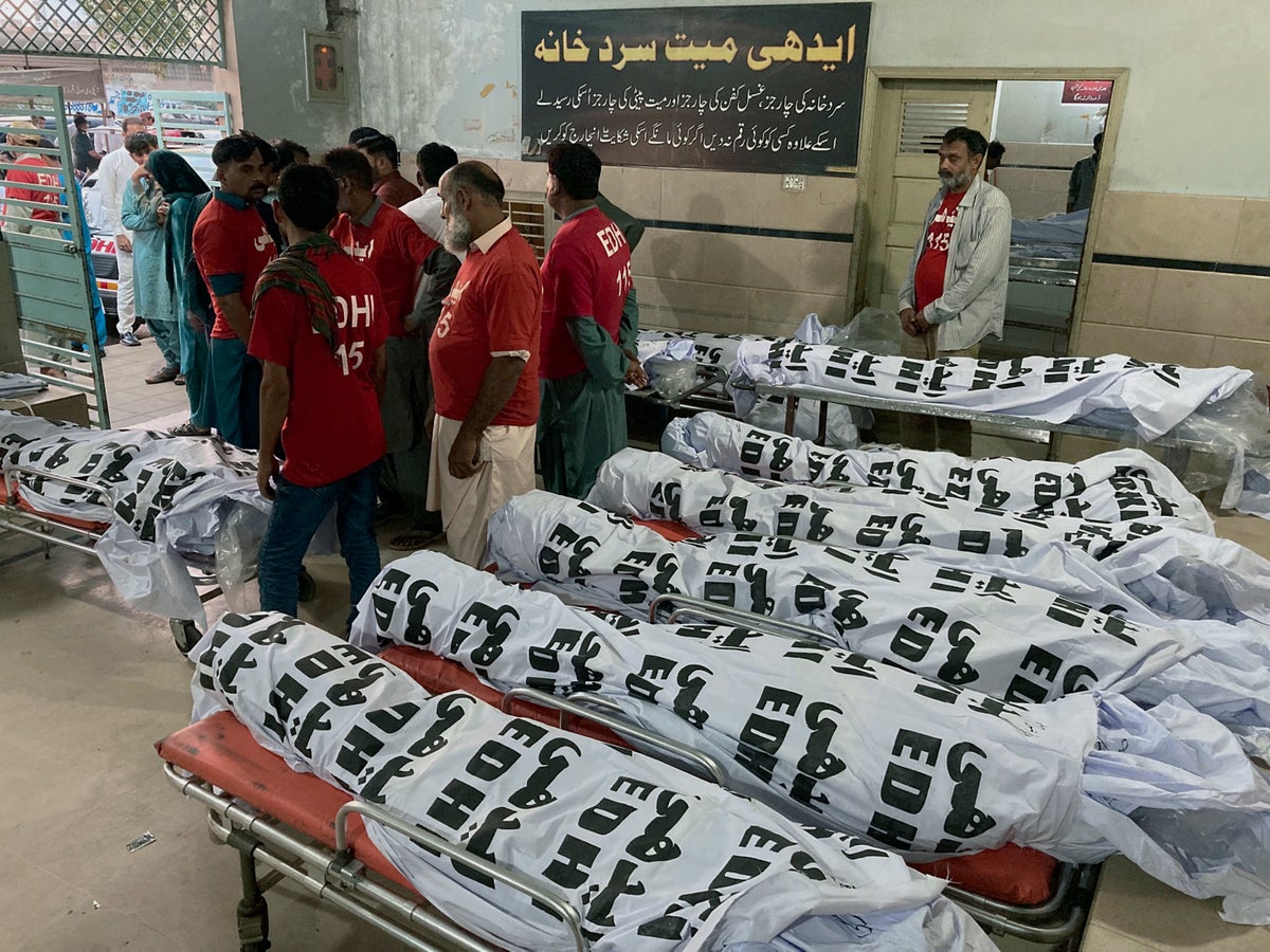 pakistán: 17 muertos y 16 heridos en un accidente de autobús que llevaba a peregrinos