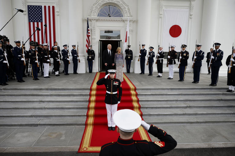 Biden Hosts State Dinner For Japanese Pm, With Clintons And Jeff Bezos 