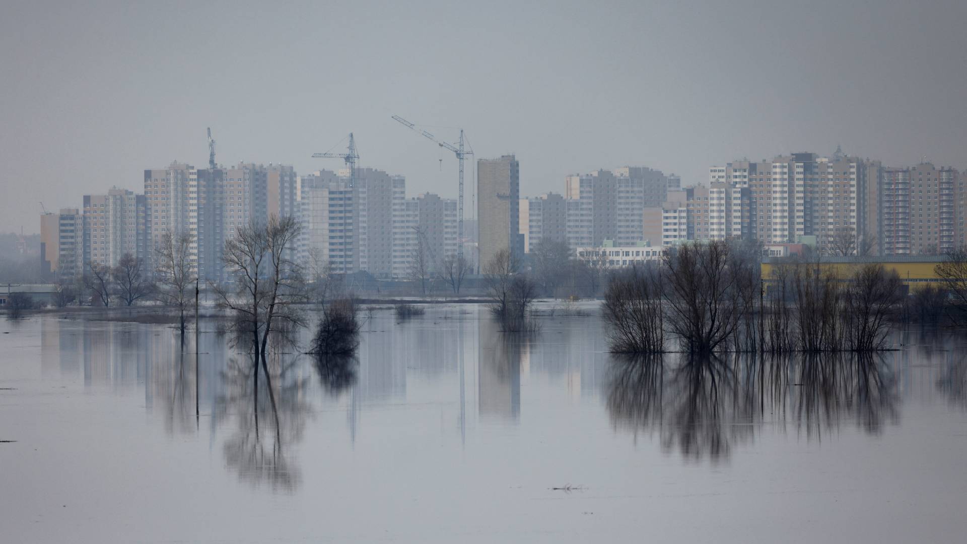 πλημμύρες σε ρωσία και καζακστάν: κάτω από το νερό ολόκληρες περιοχές – ανεβαίνει κι άλλο η στάθμη των ποταμών