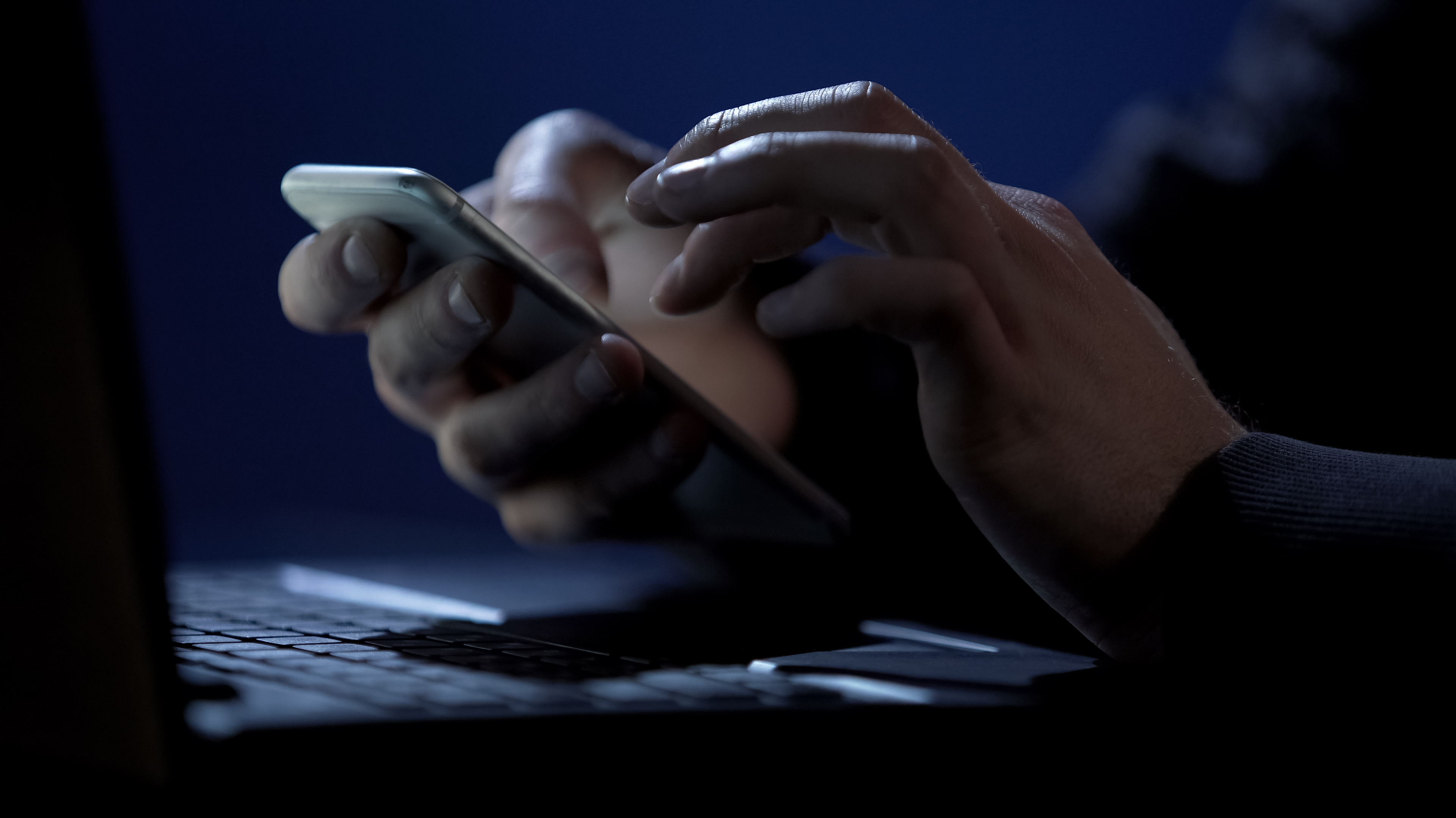 gezielte spyware bespitzelt iphones: apple warnt nutzer in vielen ländern