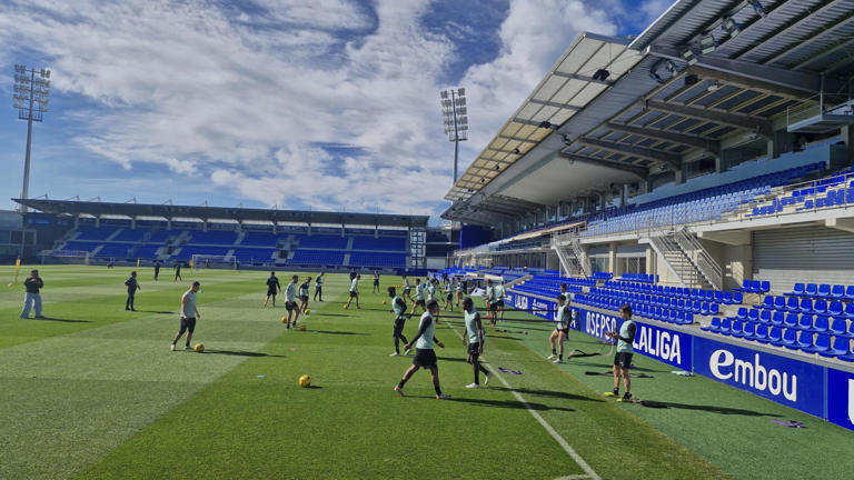 Hidalgo Trabaja Con Los 22 Futbolistas De La Sd Huesca Que Volarán A 