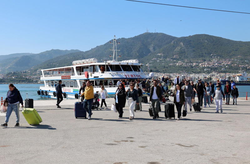 απόβαση εκατοντάδων τούρκων τουριστών σήμερα στη μυτιλήνη – ξεπέρασαν τους 1.700 - δείτε φωτογραφίες