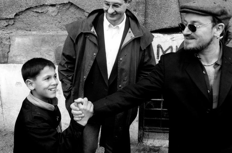U2's Sarajevo Concert Doc ‘Kiss the Future,' Produced by Ben Affleck & Matt Damon, Coming to Paramount+