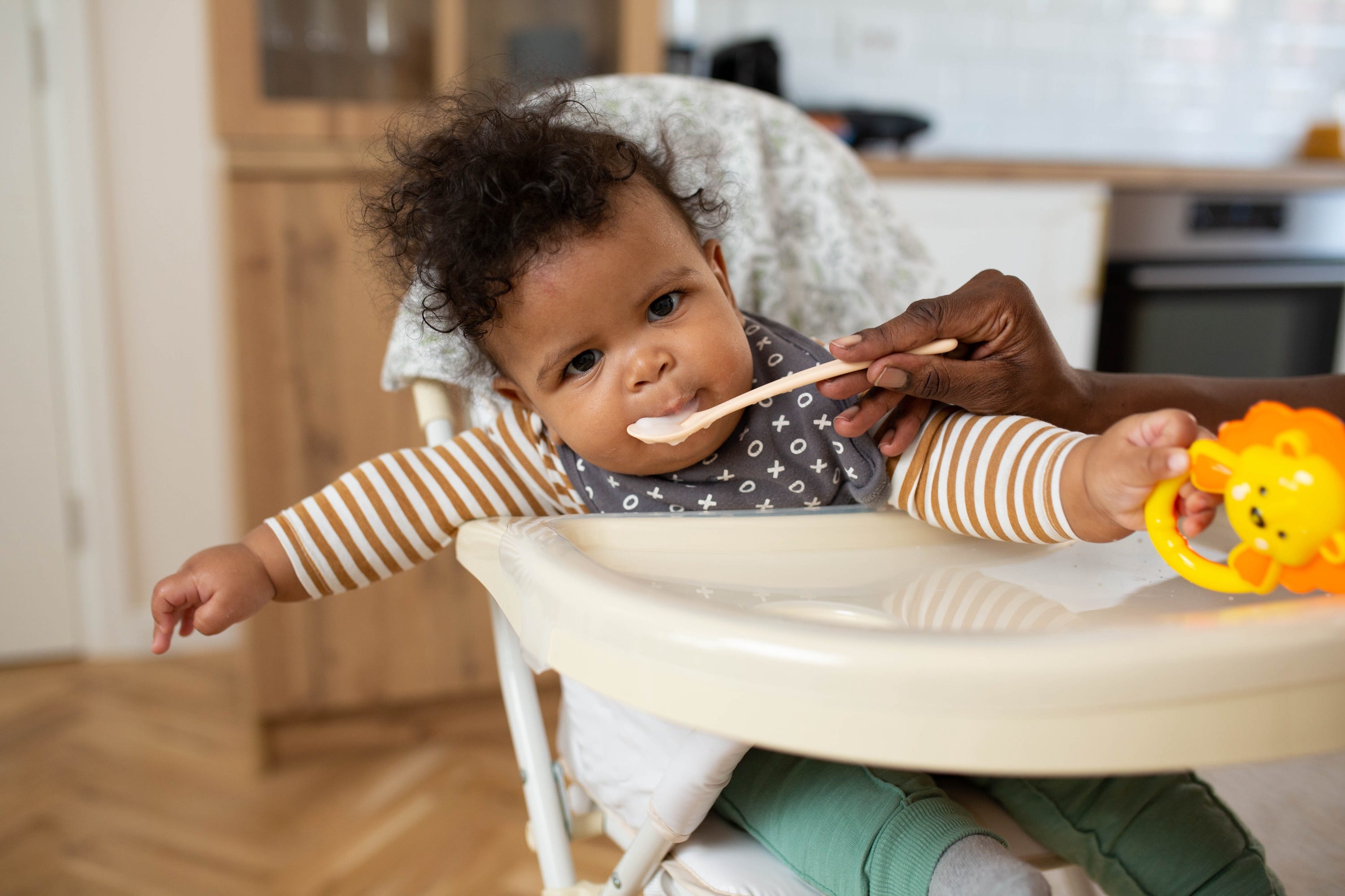 microsoft, i'm a pediatric dietitian. here are 4 mistakes parents make when starting solids with their babies.
