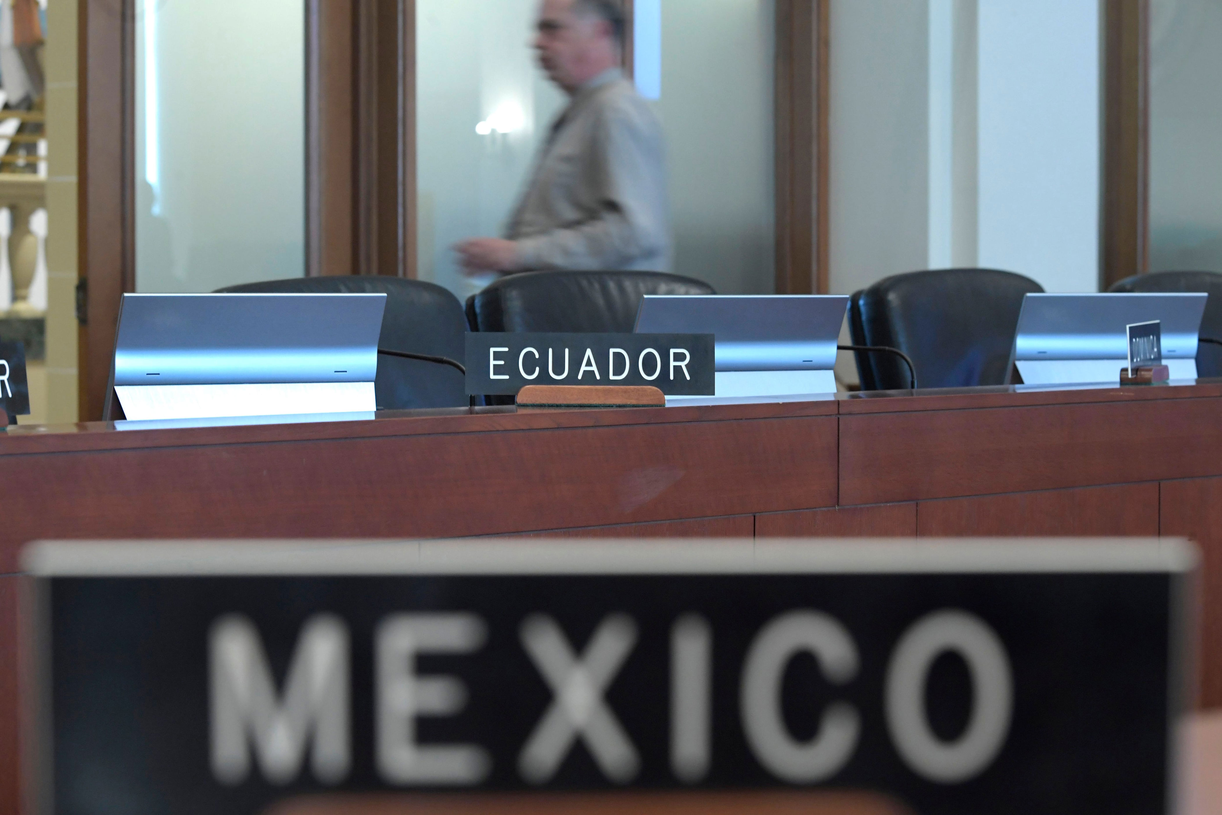méxico demanda a ecuador ante la justicia internacional por el asalto a la embajada