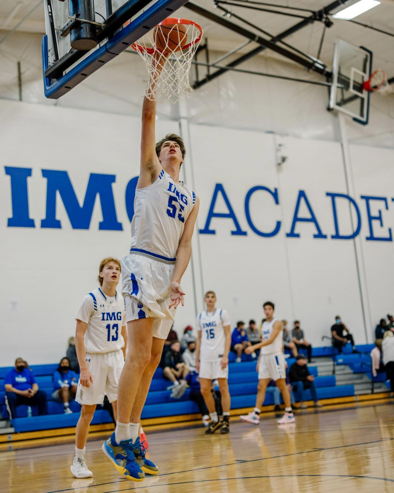 Can world's tallest teen contribute to Florida basketball as a walk on ...