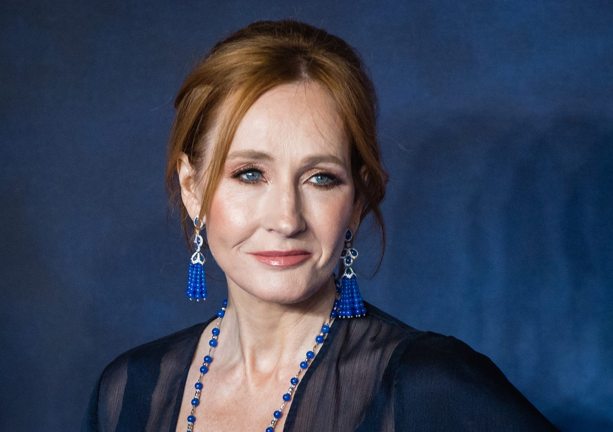jk rowling says 'harry potter' stars who criticized her trans views can 'save their apologies'