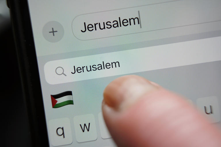 Apple says Palestinian flag emoji recommendation when 'Jerusalem' is ...