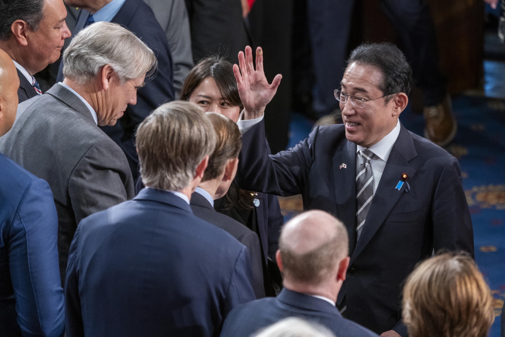 el primer ministro japonés, fumio kishida, insta al congreso de ee.uu. a mantener su liderazgo global frente al aislacionismo