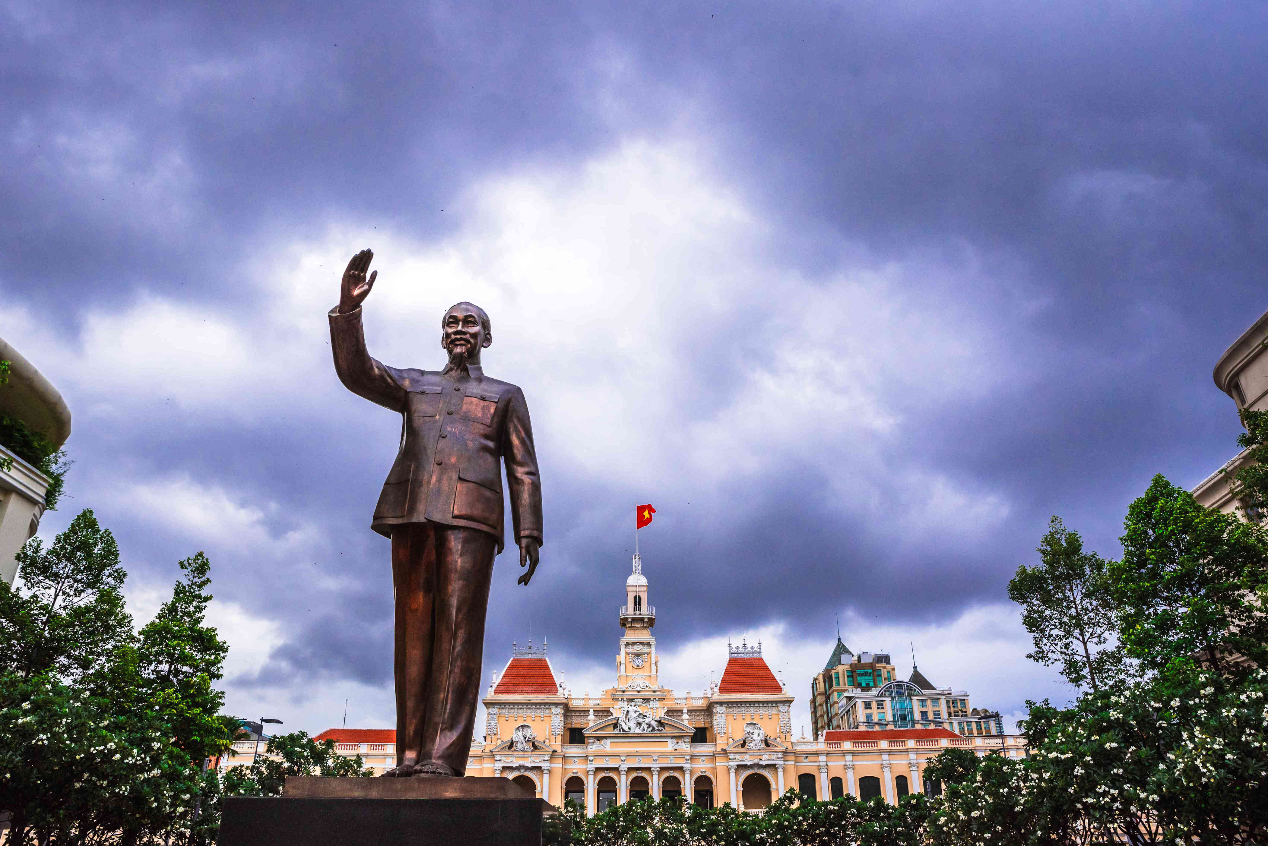 Communism vs. Socialism: What’s the Difference?