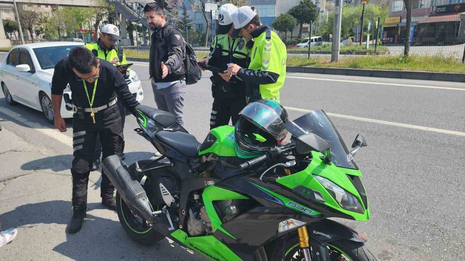 polis ekiplerinden bayramda motosiklet uygulaması