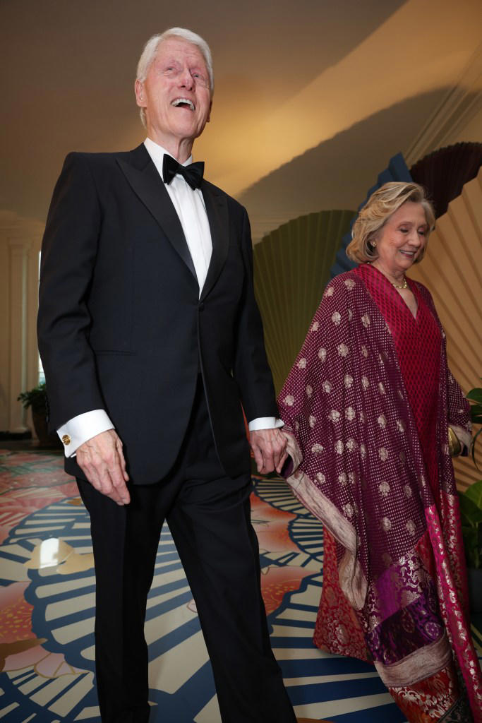 Hillary Clinton Wears Kimono-like Caftan for Japanese State Dinner at ...