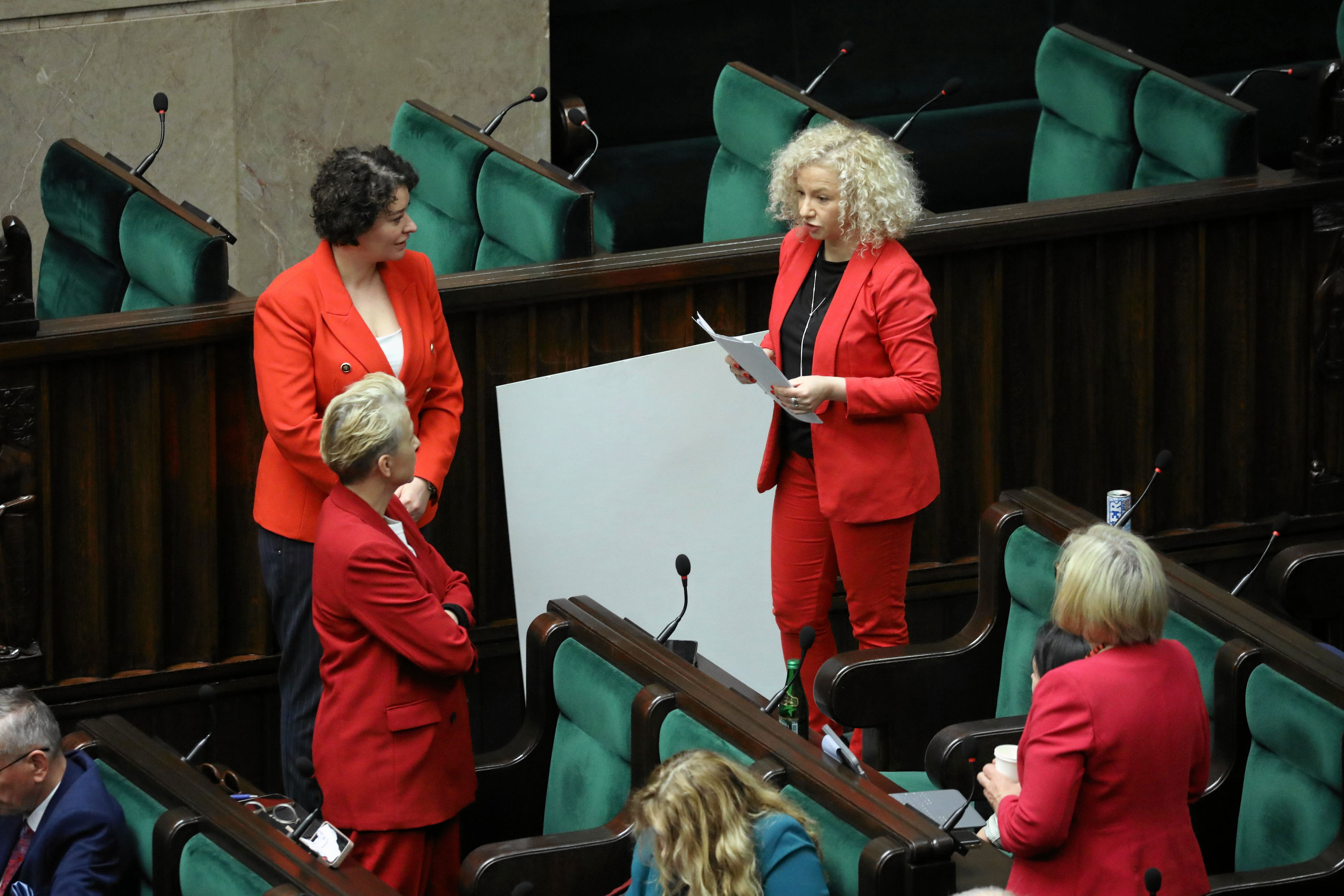 kluczowe dla praw kobiet głosowanie w sejmie. posłowie zdecydują, co dalej z projektami dot. aborcji