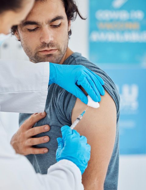 la poderosa vacuna que cada viajero internacional debería inyectarse para prevenir una común enfermedad