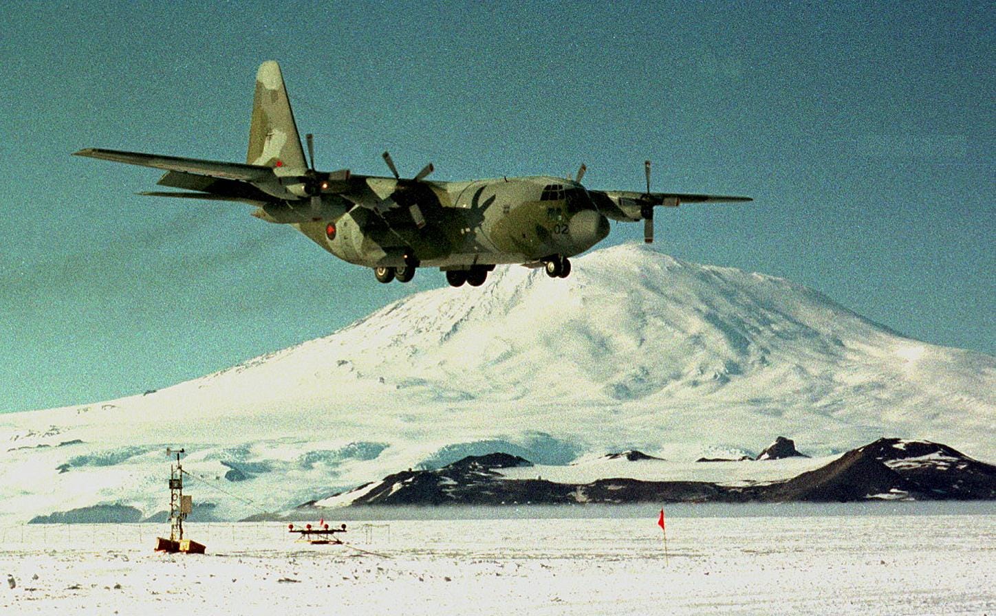 Take a look at the workhorse C-130 cargo plane that the US Air Force is ...