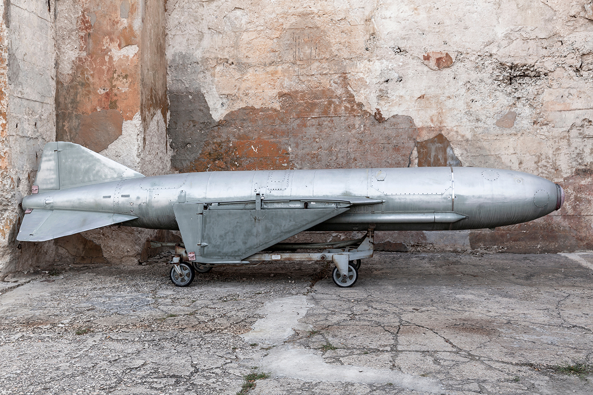 ウクライナ、対艦ミサイルの弾頭転用した大型無人艇を開発か 黒海で謎のボート発見