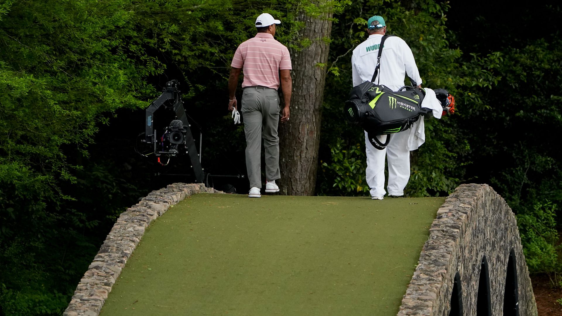 tiger woods’ stunning masters assessment of conditions, explains going lefty
