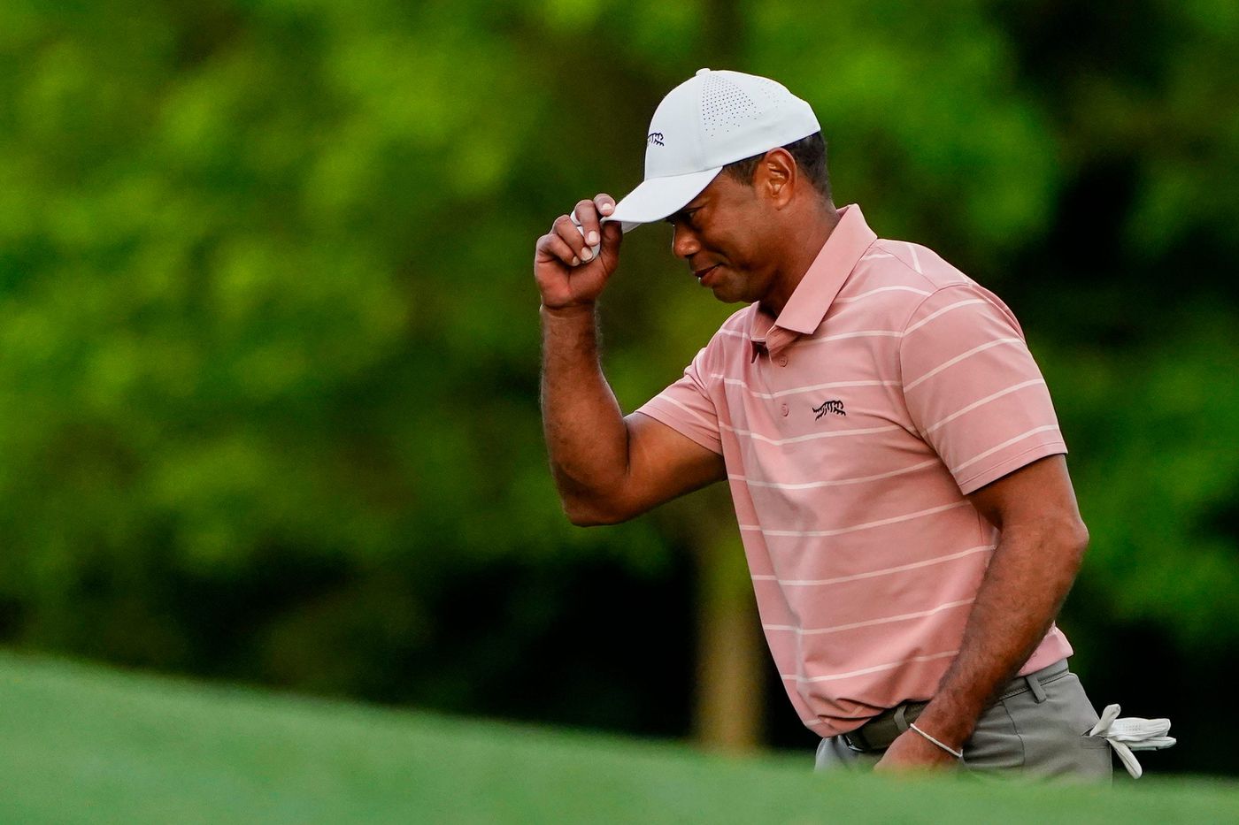 tiger woods’ stunning masters assessment of conditions, explains going lefty