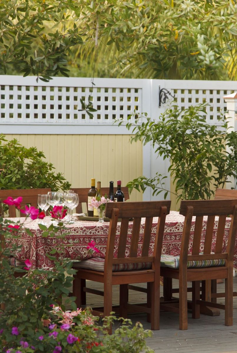 10 Wood Fence Ideas for Curb Appeal and Privacy