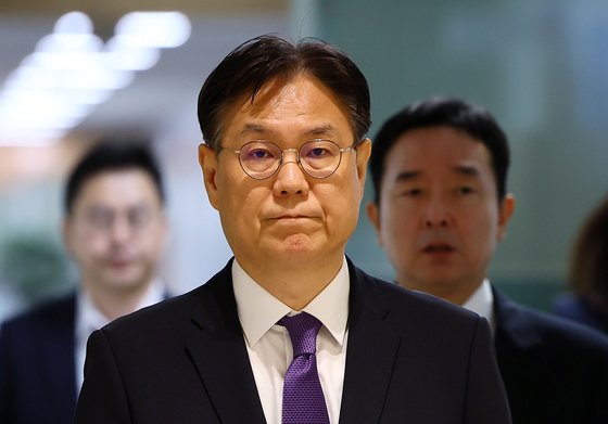 [단독] 용산 비서실장 김한길·이동관 거론…중폭개각도 검토