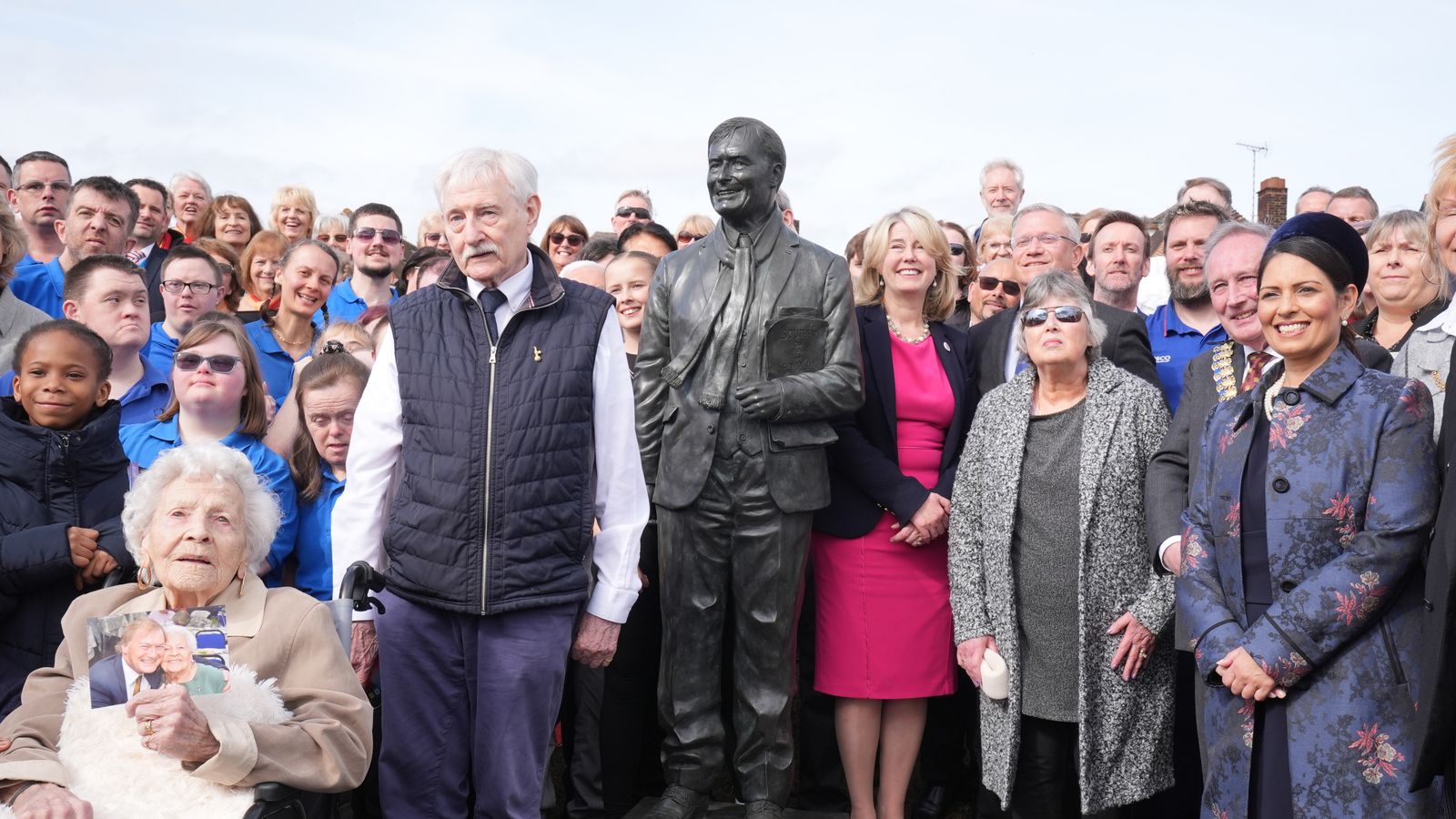 statue unveiled in honour of murdered mp