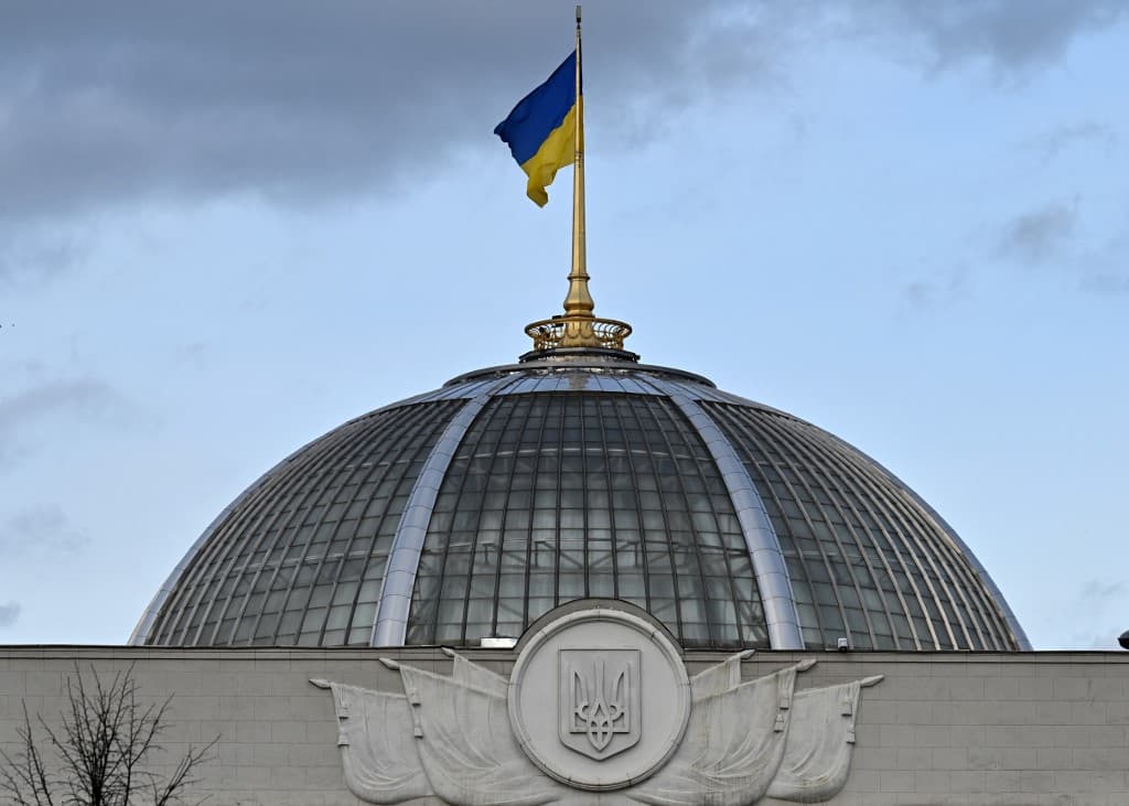 ukraine: le parlement adopte un projet de loi permettant la mobilisation de détenus dans l'armée