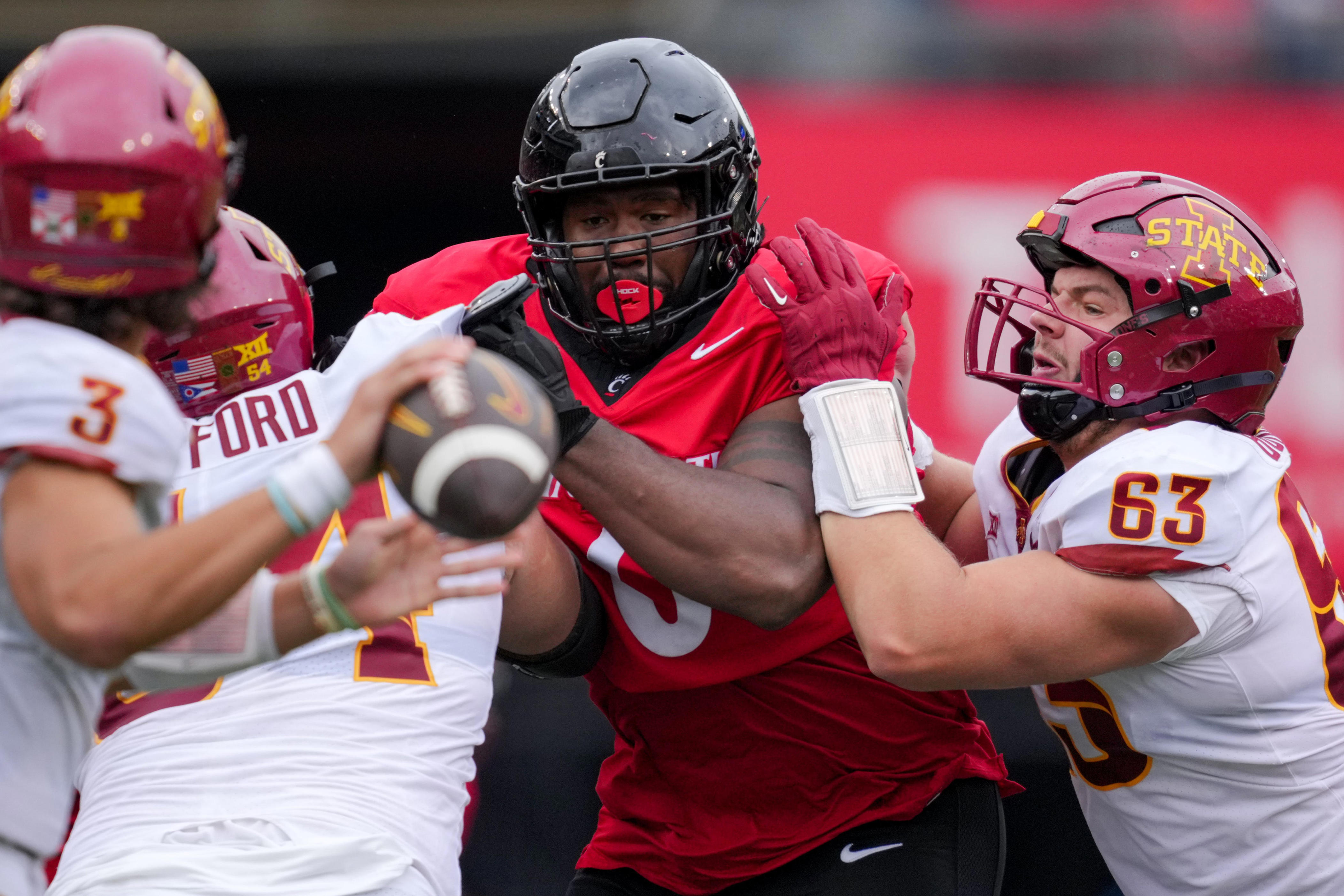 Cincinnati Bearcats DT Jowon Briggs Visits Browns On 2024 NFL Draft Top ...