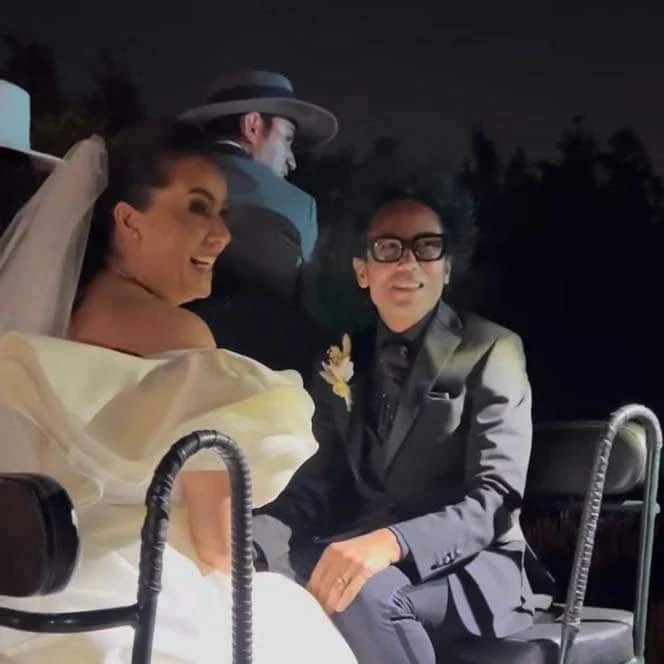 hasta en su boda, edith márquez ofreció show y así le cantó a su esposo iñaki