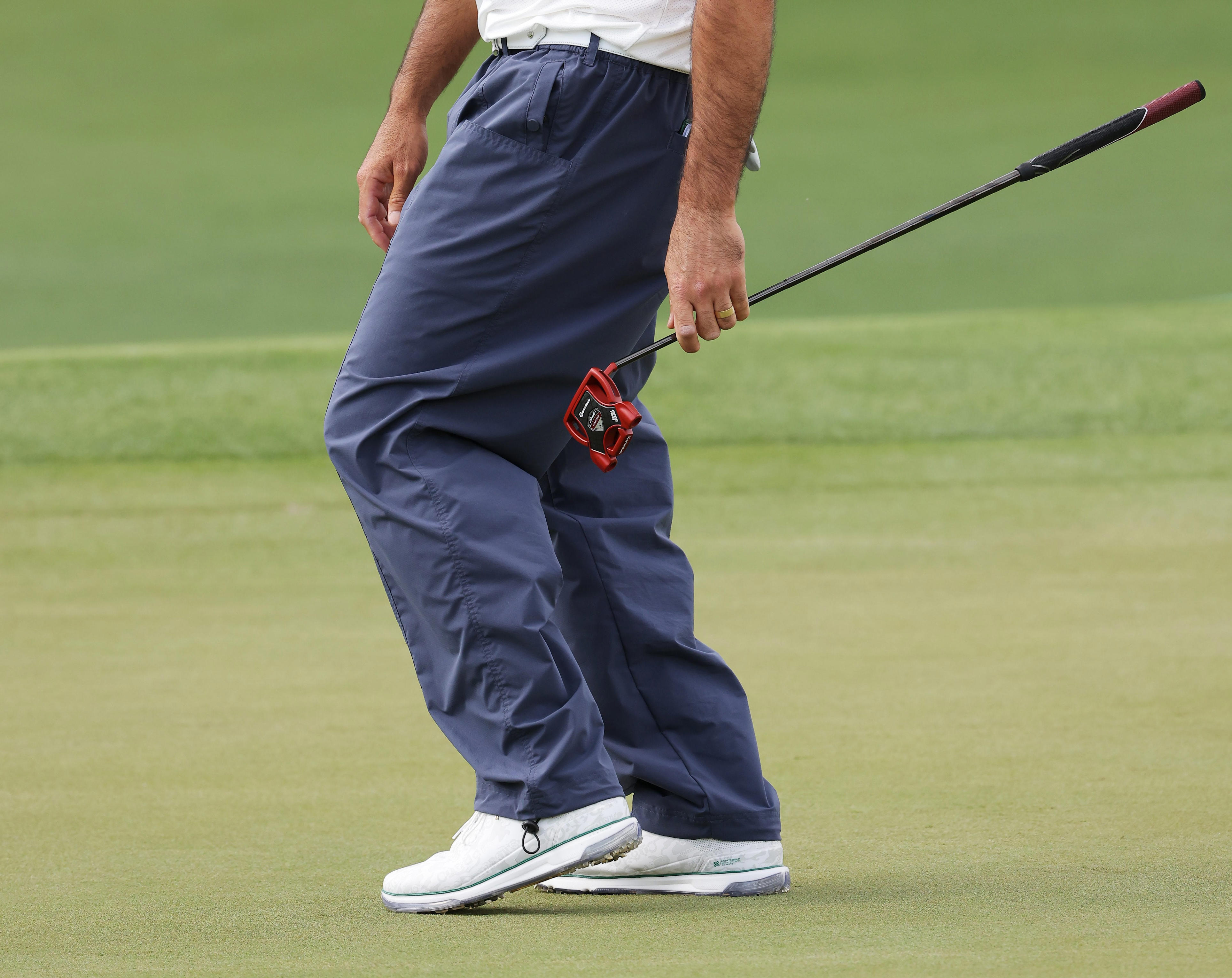 everyone clowned jason day for his mc hammer pants at the masters on day 1