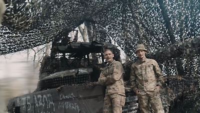 holzpalette voller störgeräte: ukrainer erbeuten improvisierten anti-drohnen-panzer